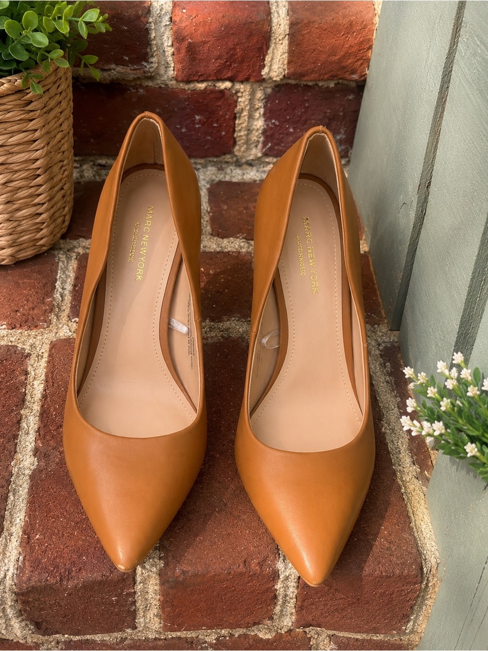 Marc New York by Andrew Marc Cognac Pointed-Toe Block Heel Pumps size 8